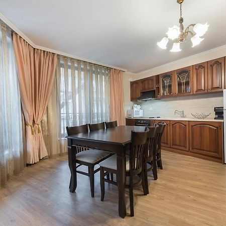 Vazov Residence , two bedroom top centre apartment Varna Buitenkant foto