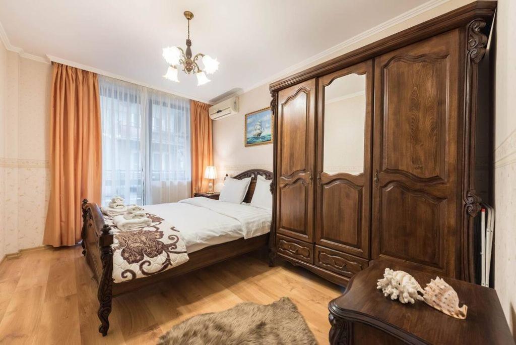 Vazov Residence , two bedroom top centre apartment Varna Buitenkant foto