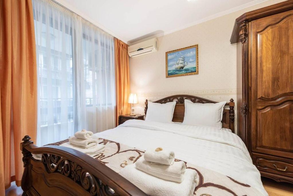Vazov Residence , two bedroom top centre apartment Varna Buitenkant foto