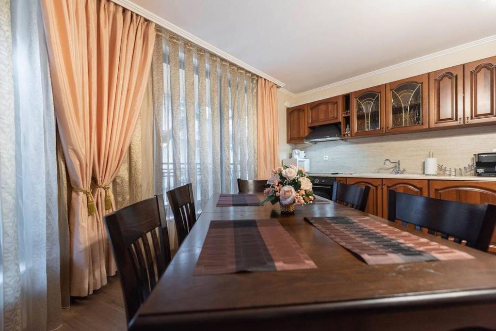 Vazov Residence , two bedroom top centre apartment Varna Buitenkant foto