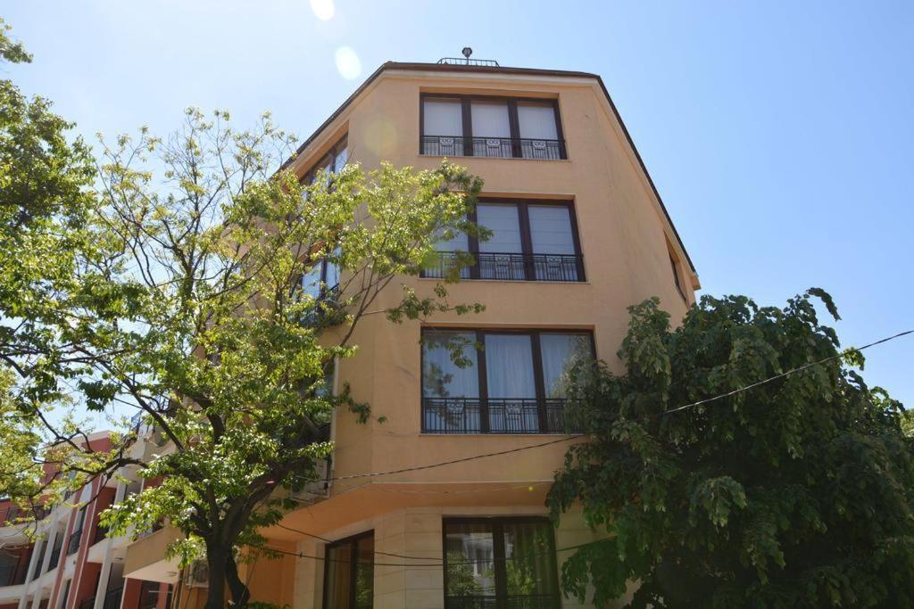 Vazov Residence , two bedroom top centre apartment Varna Buitenkant foto
