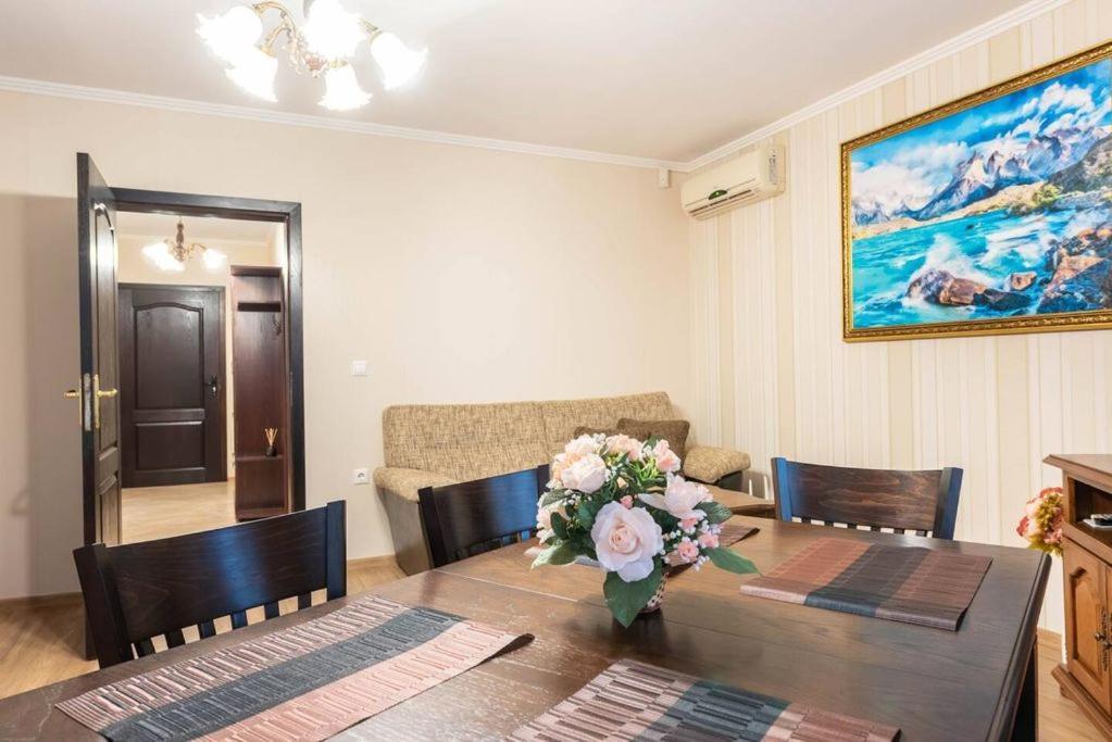 Vazov Residence , two bedroom top centre apartment Varna Buitenkant foto
