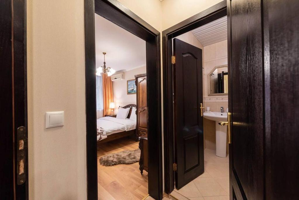 Vazov Residence , two bedroom top centre apartment Varna Buitenkant foto