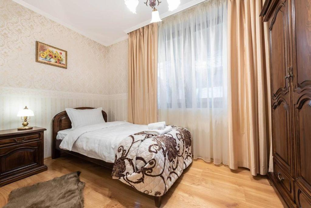 Vazov Residence , two bedroom top centre apartment Varna Buitenkant foto