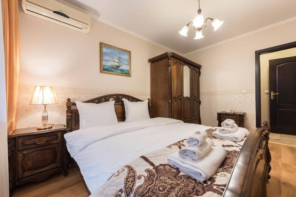 Vazov Residence , two bedroom top centre apartment Varna Buitenkant foto