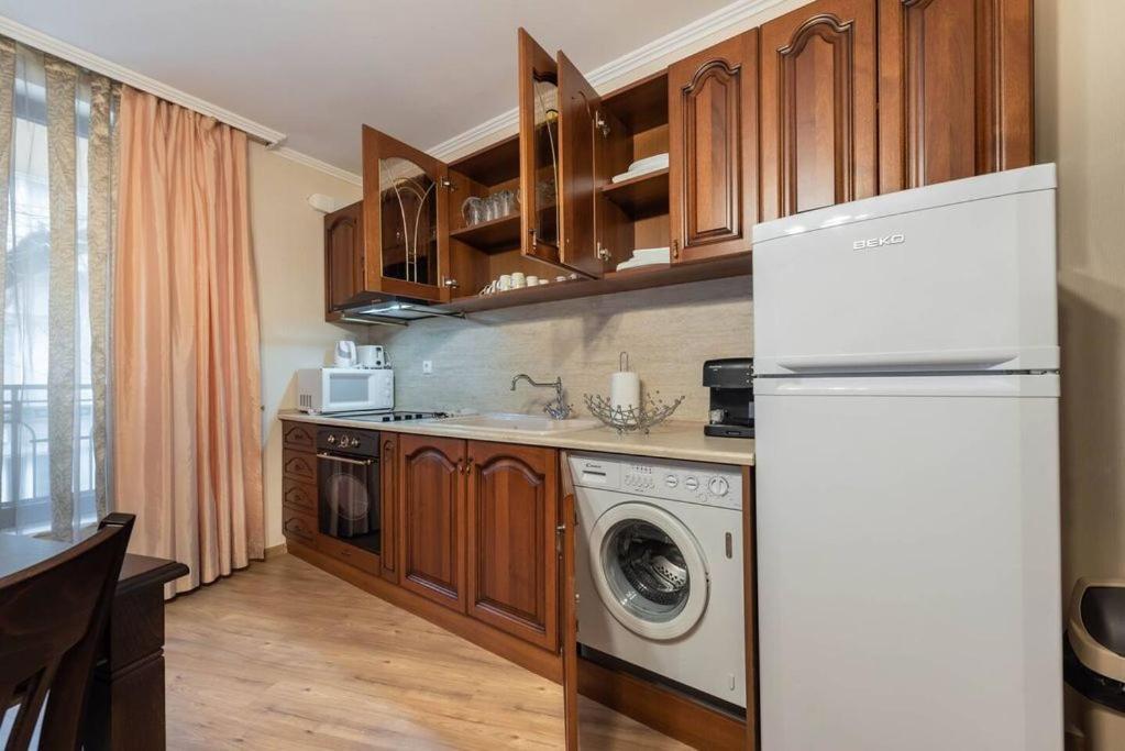 Vazov Residence , two bedroom top centre apartment Varna Buitenkant foto