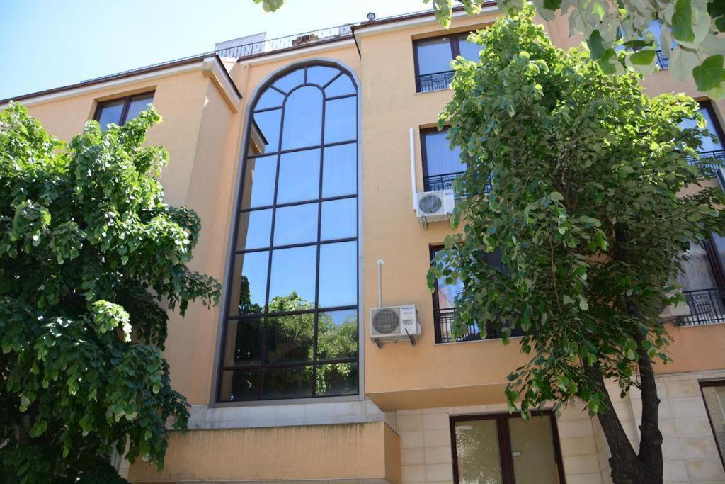 Vazov Residence , two bedroom top centre apartment Varna Buitenkant foto