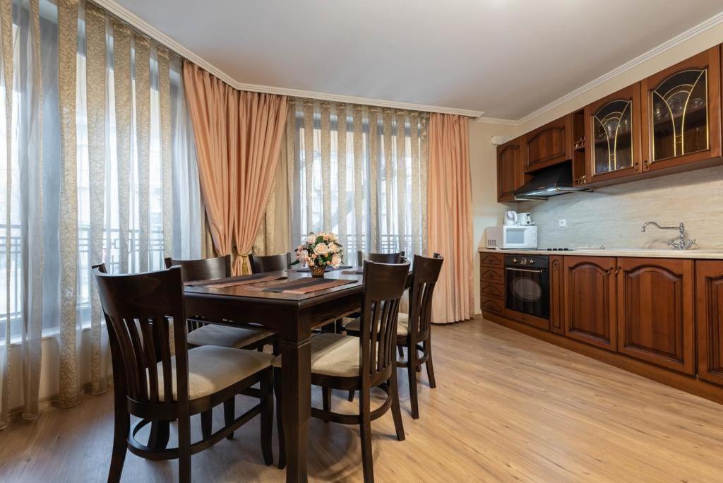 Vazov Residence , two bedroom top centre apartment Varna Buitenkant foto