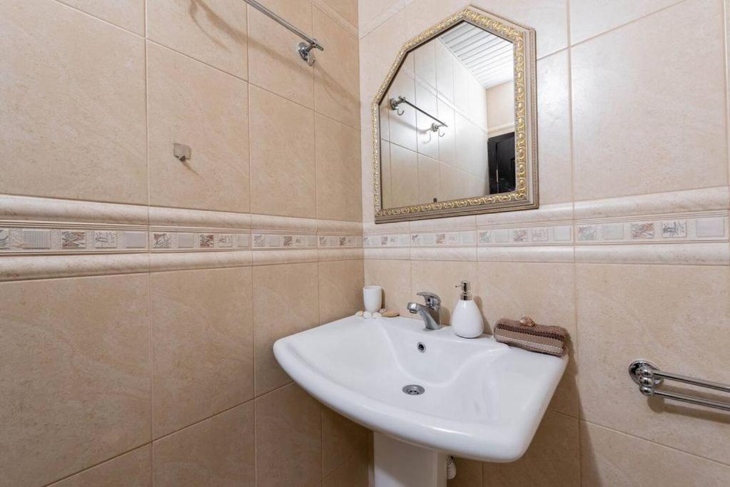 Vazov Residence , two bedroom top centre apartment Varna Buitenkant foto